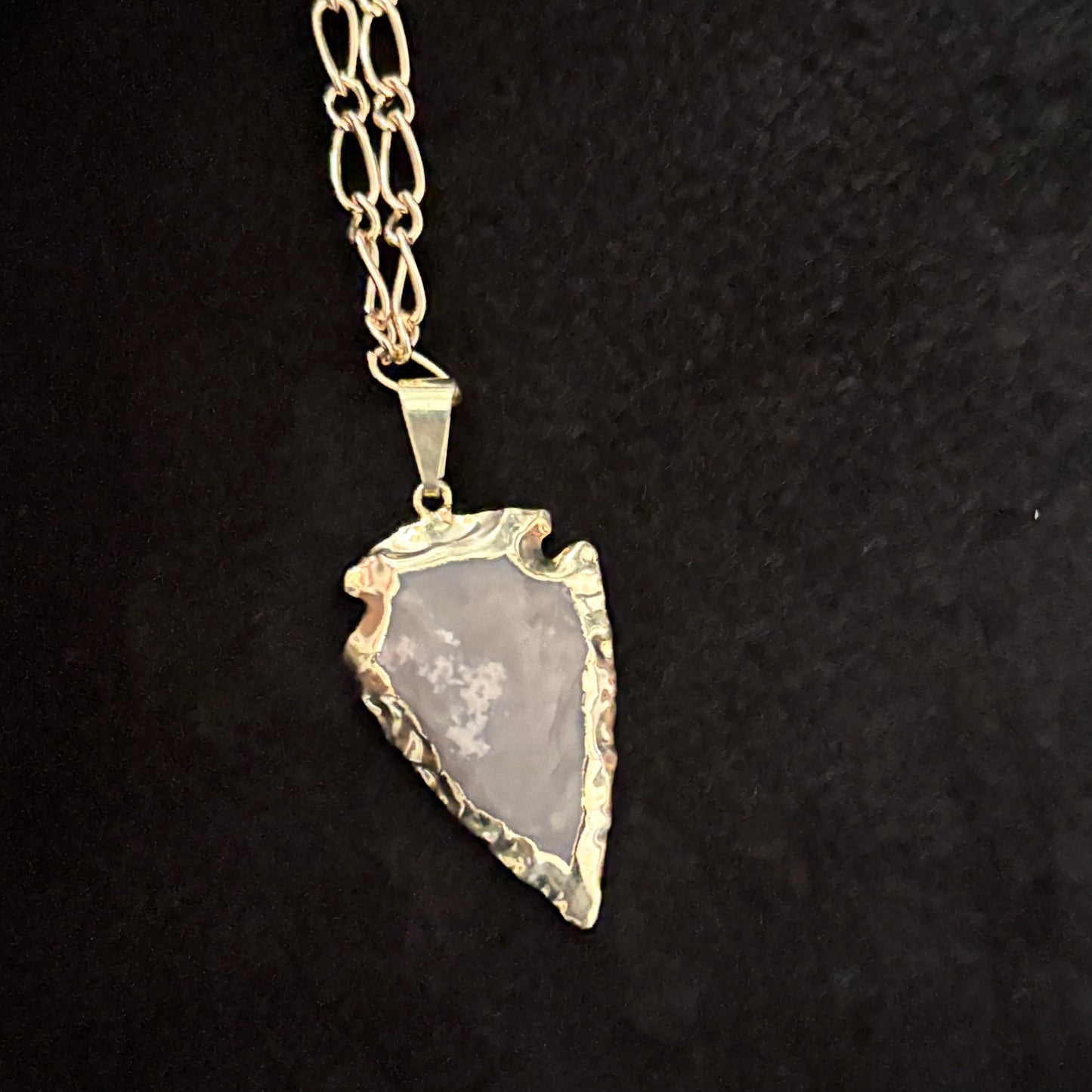 golden mauve arrow necklace