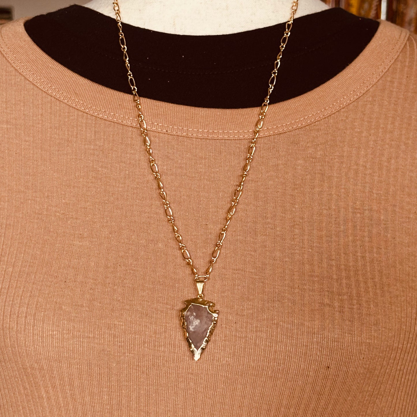 golden mauve arrow necklace